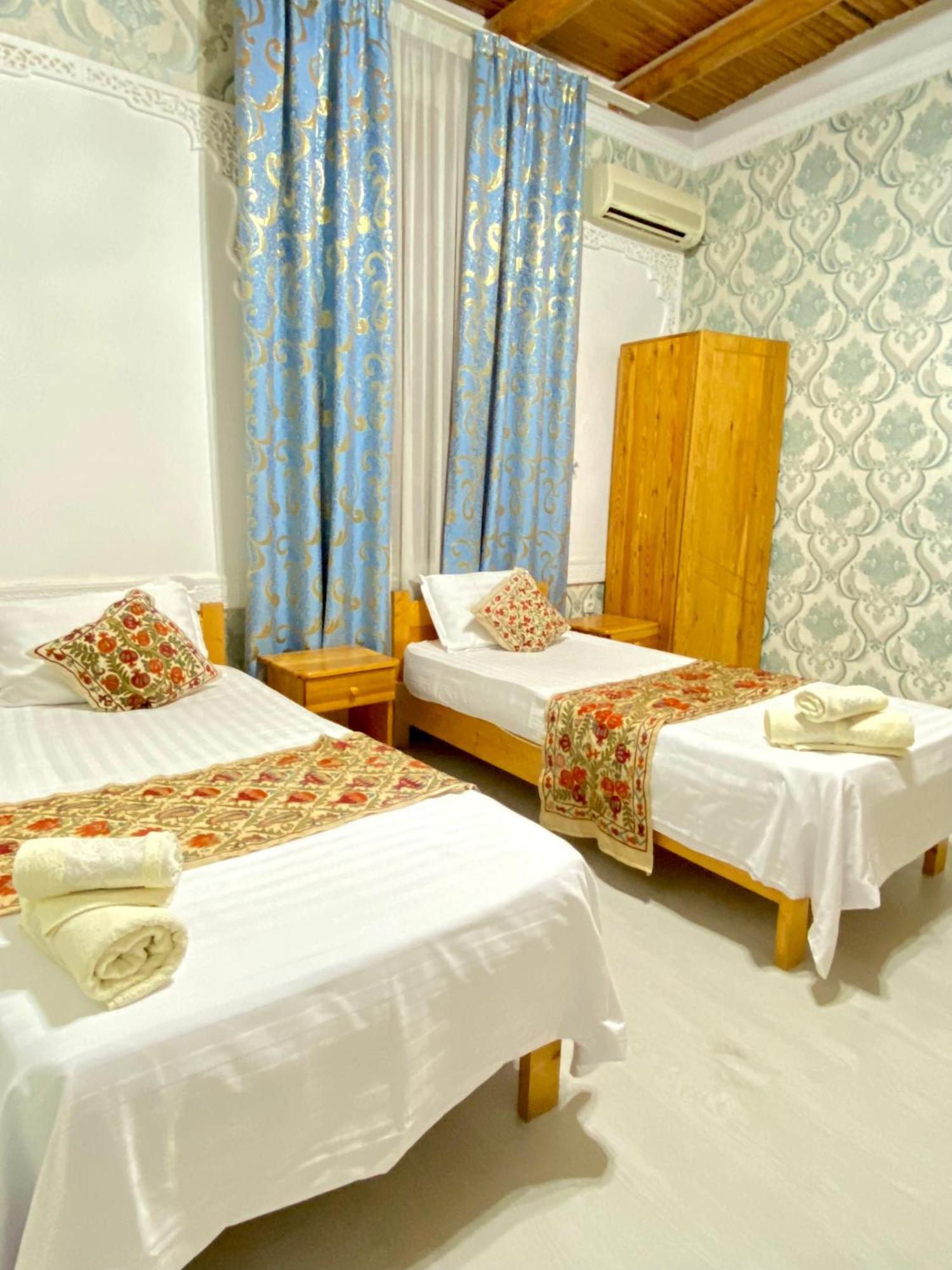 Antique Hotel In Old Town Buchara Exteriör bild