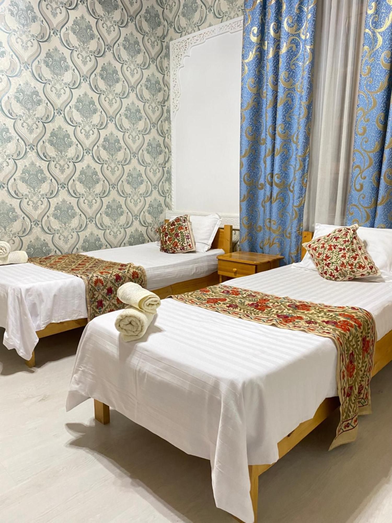 Antique Hotel In Old Town Buchara Exteriör bild